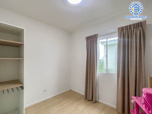 *****ทาวน์เฮ้าส์มือสองย่านนนทบุรี ม.พลีโน่ ปิ่นเกล้า-วงแหวน หลังมุม! บนเนื้อที่ 26.8 ตร.ว. ฟังก์ชัน 3 ห้องนอน 2 ห้องน้ำ 1 ที่จอดรถ แถมฟรี! 2 เครื่องปรับอากาศ บนทำเลเดินทางสะดวก เชื่อมต่อถนนหลายเส้นทาง เพียง 7 นาทีถึงจุดขึ้นทางด่วน "ศรีรัช"